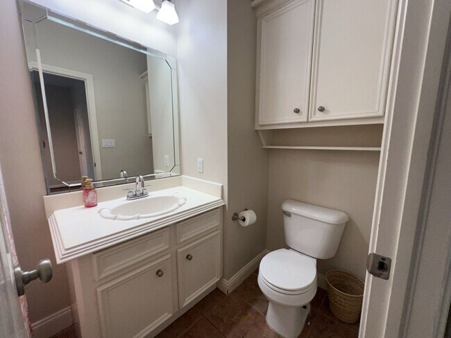 Building Photo - 1304 Dart St