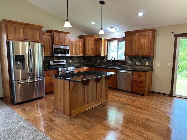 Building Photo - 1539 Hydram Ave N