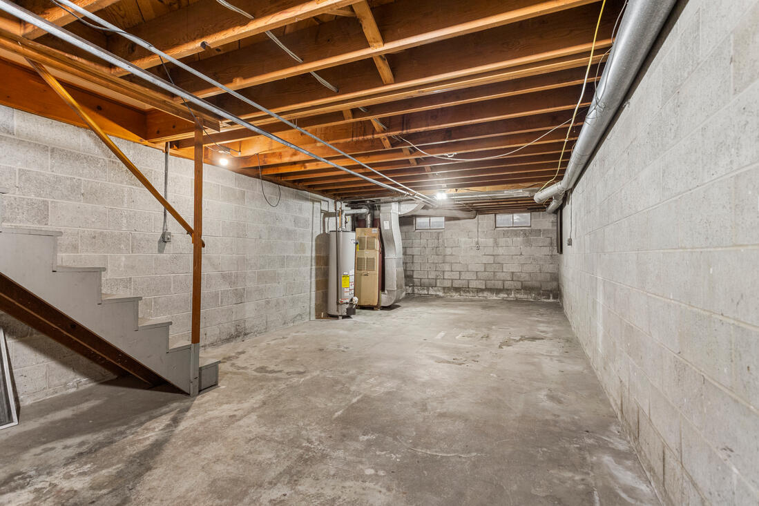 Building Photo - 1320 Alms Dr