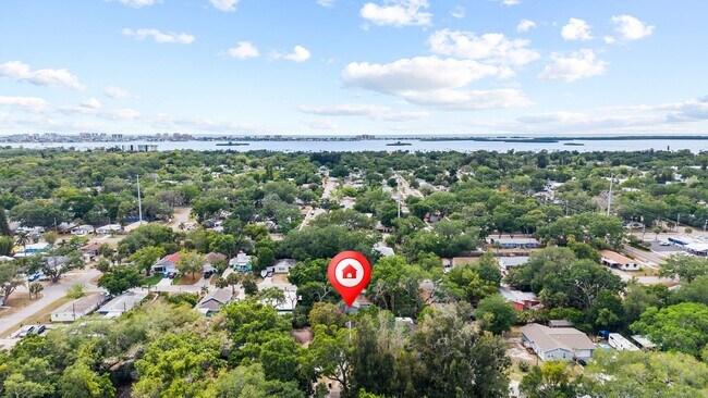 Building Photo - Cute 3/2 home with garage