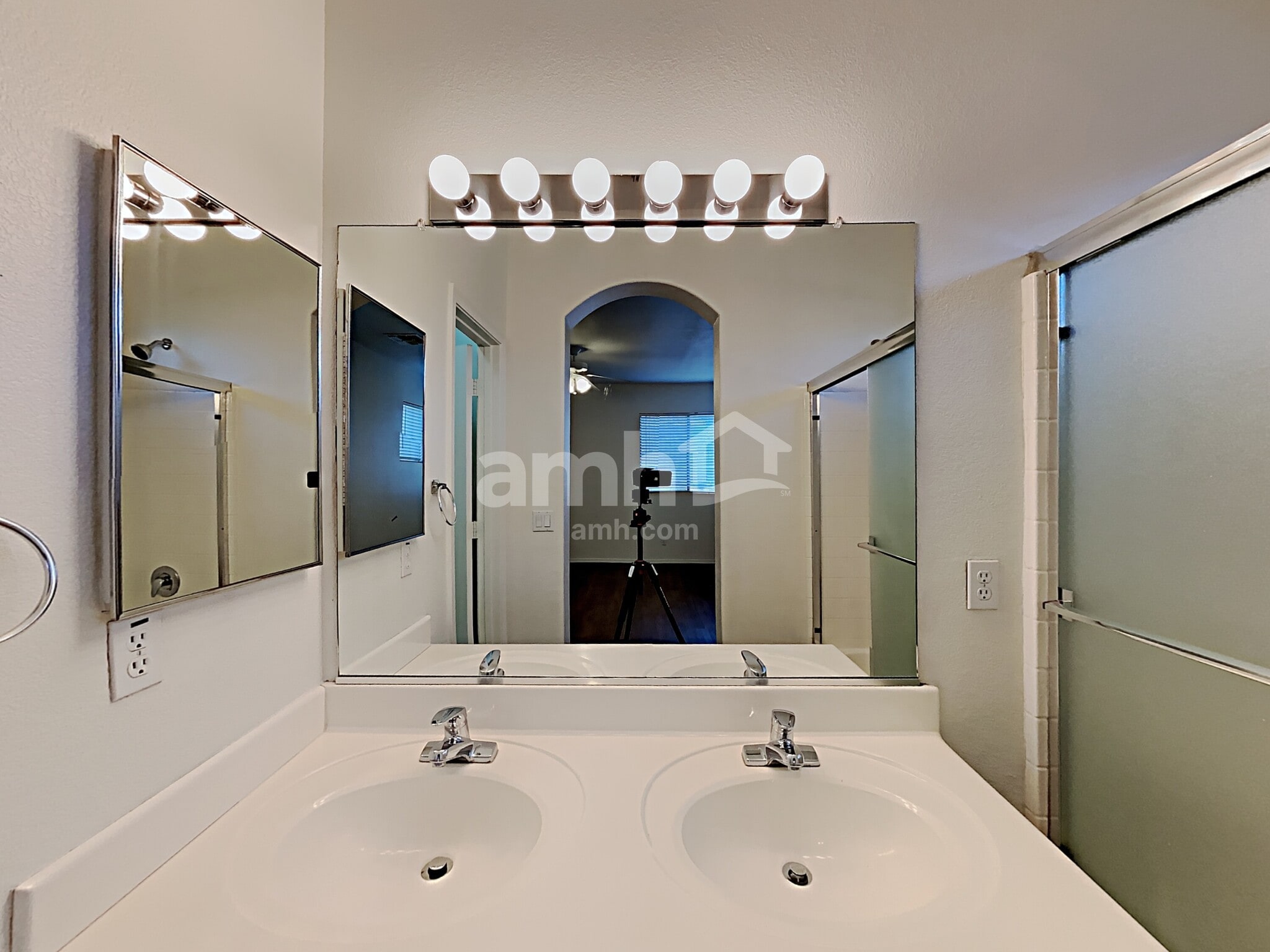 Building Photo - 1231 S Amador