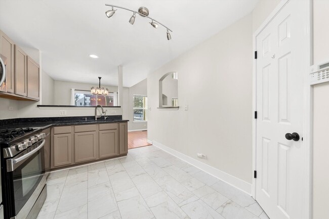 Building Photo - 898 McKenzie Station Dr