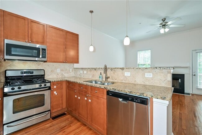 Building Photo - 1915 Sterling Oaks Cir NE