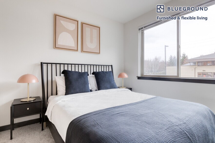 Building Photo - 15566 NE 22 Pl