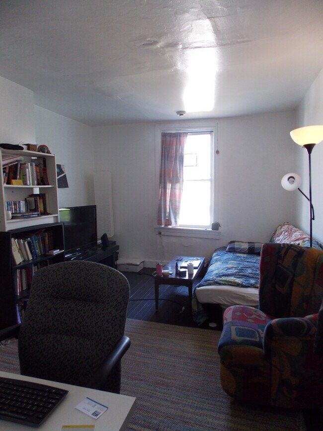 Building Photo - 2109 St Paul St