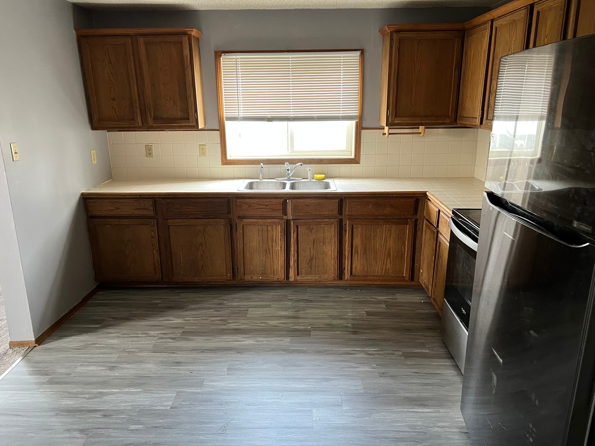 Kitchen - 325 E Avenue C