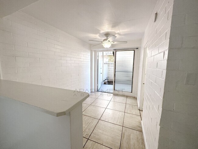 Building Photo - 264 Ka?iulani Ave