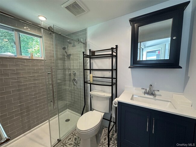 Building Photo - 33 Goldenrod Ave