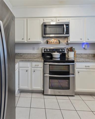 Building Photo - 9910 Royal Ln