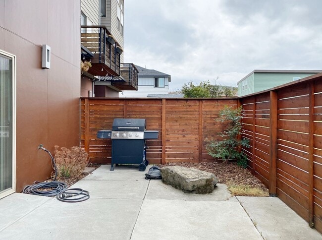 Building Photo - Eagle Crest Condo at Lone Pine