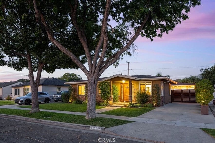Building Photo - 2108 Lomina Ave
