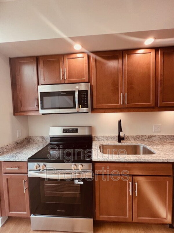 Building Photo - 712 High St