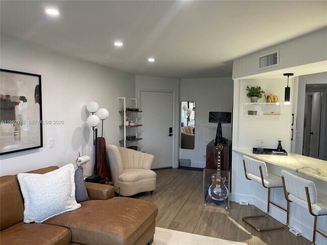 Building Photo - 1605 S US Hwy 1