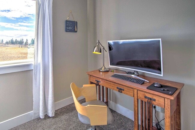 Building Photo - 900 Sunlight Dr