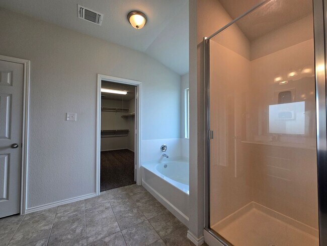 Building Photo - PRICE REDUCTION - AVAILABLE NOW!