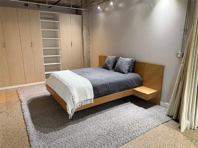 Building Photo - 710 Colorado St