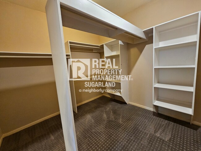 Building Photo - Elegant Living & Modern Comfort in Lexington Creek