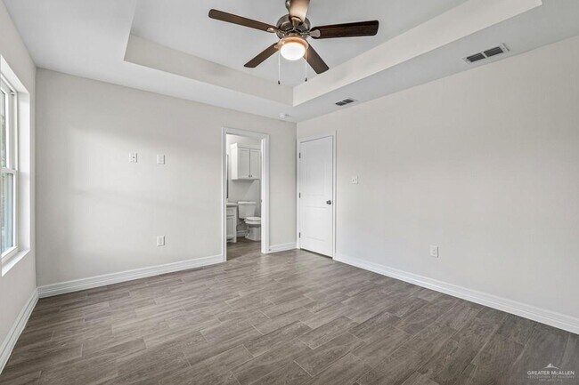 Building Photo - 12 E St