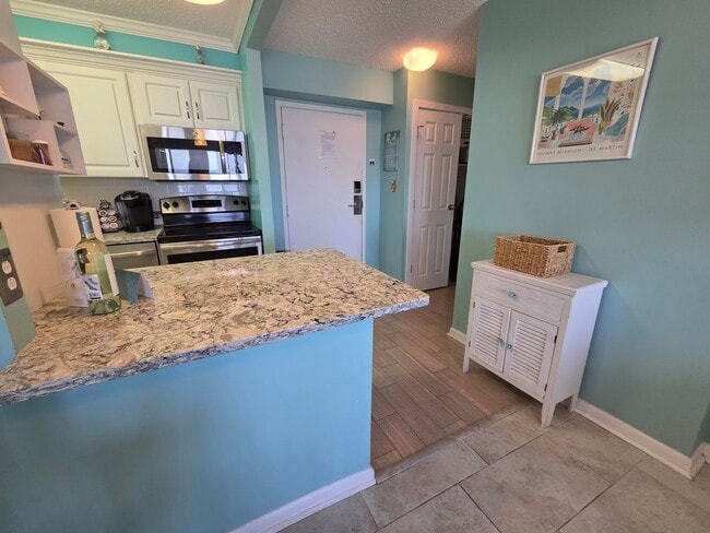 Building Photo - DOLPHIN RUN CONDOMINIUM