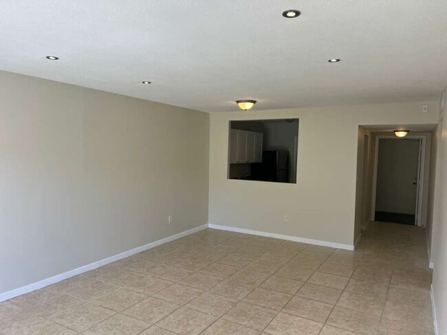 Building Photo - 15225 NE 6th Ave