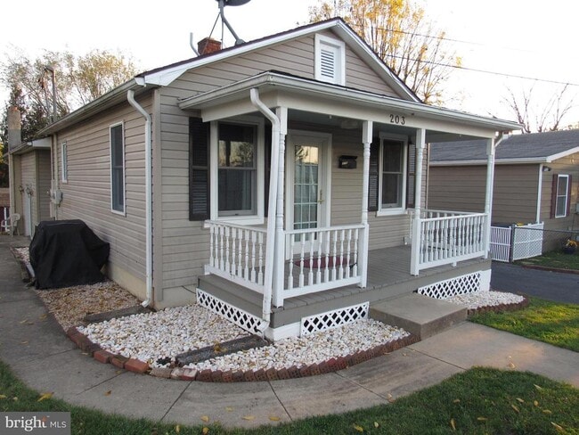 Primary Photo - 203 W 5th Ave