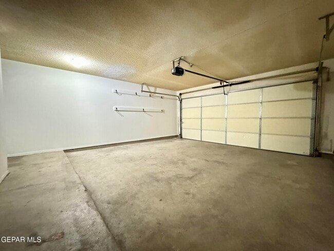 Building Photo - 12146 El Greco Cir