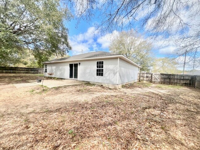 Building Photo - 3200 Skynight Dr