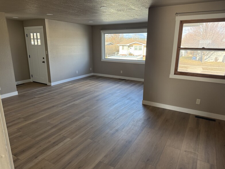 Building Photo - 2325 Judy Ave