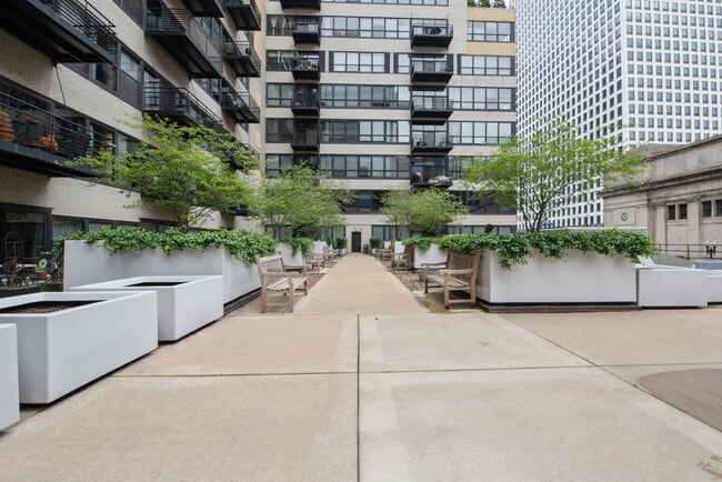 Building Photo - 130 S Canal St