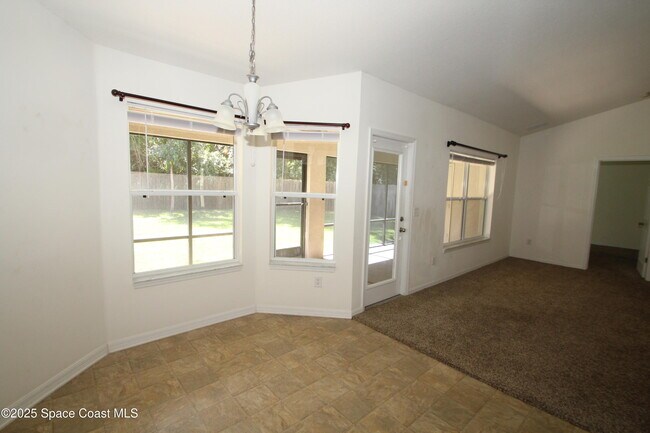 Building Photo - 2295 Botanica Cir