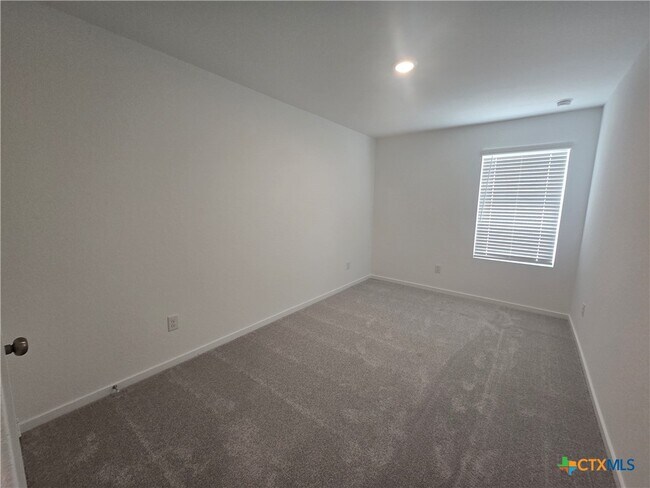 Building Photo - 5600 Geronimo St