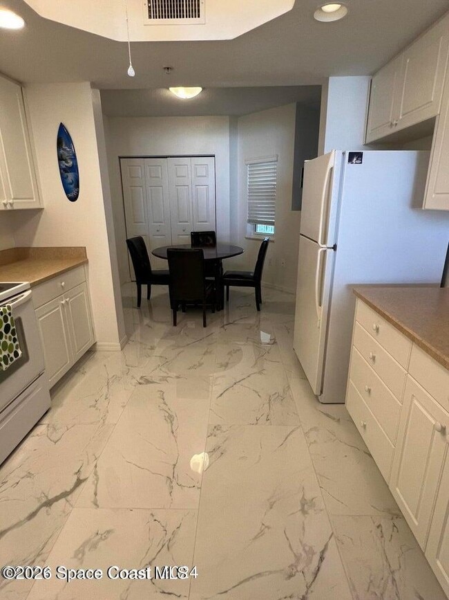 Building Photo - 8871 Lake Dr