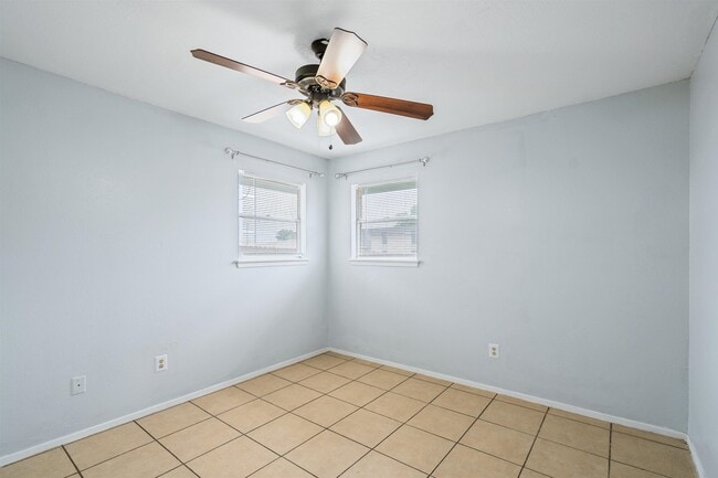 Building Photo - 104 Hackberry Ln