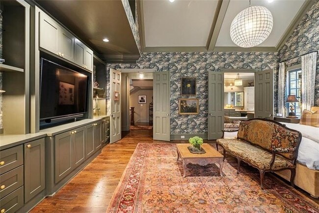 Building Photo - 5000 Long Island Dr