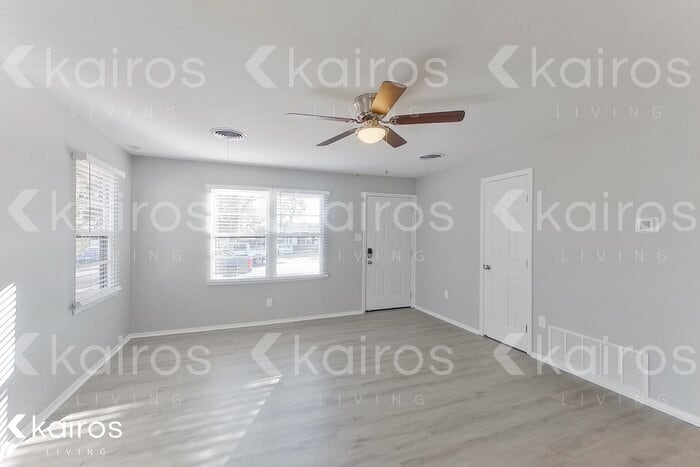 Building Photo - 4922 Parker St