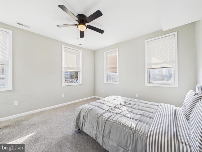 Building Photo - 300 W Chesapeake Ave