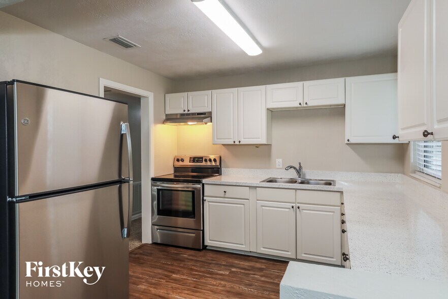 Building Photo - 3044 Yanlee Ln
