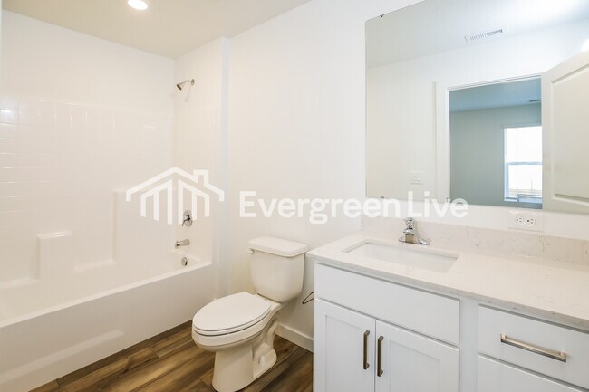 Building Photo - 335 Lightning Ave