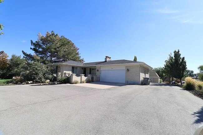 Primary Photo - 1/2 off 1st months rent! Close to Utah Sta...