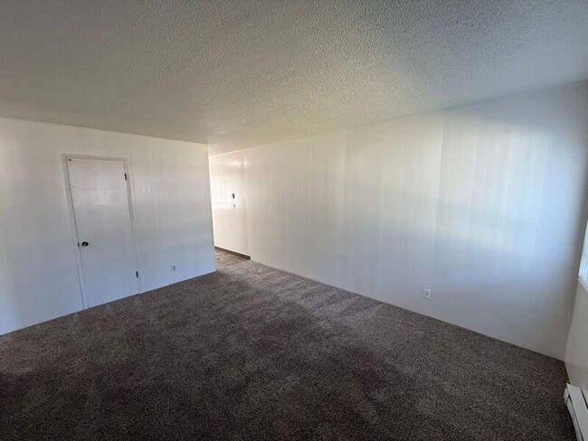 Building Photo - 550 SW Levens St