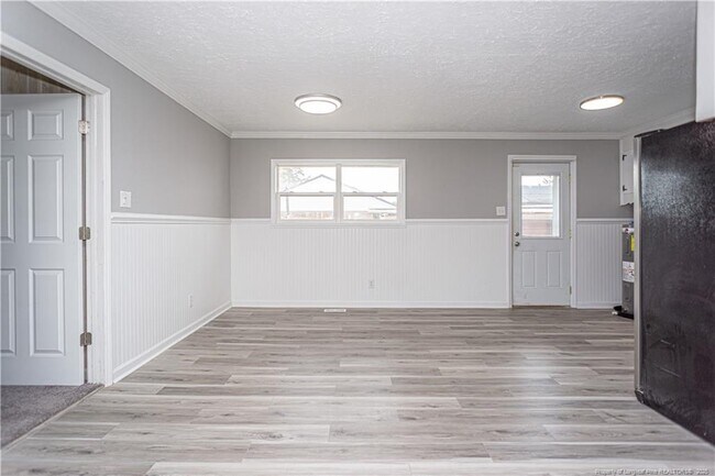 Building Photo - 2701 Daly Ave