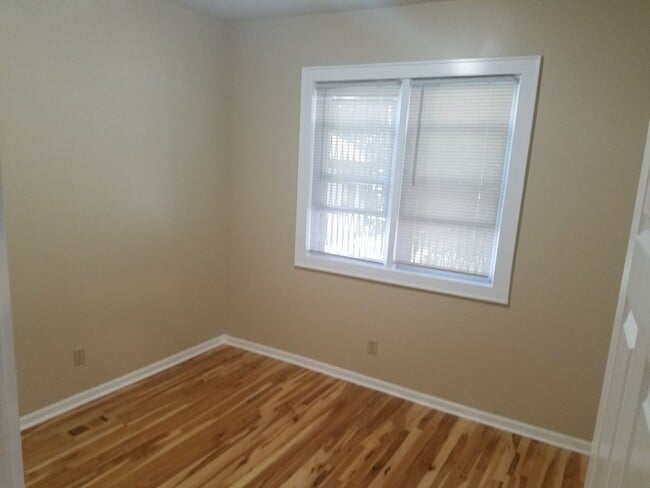 Building Photo - 524 E Wright St