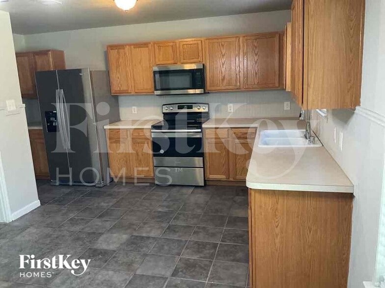 Building Photo - 3605 Smoketree Dr