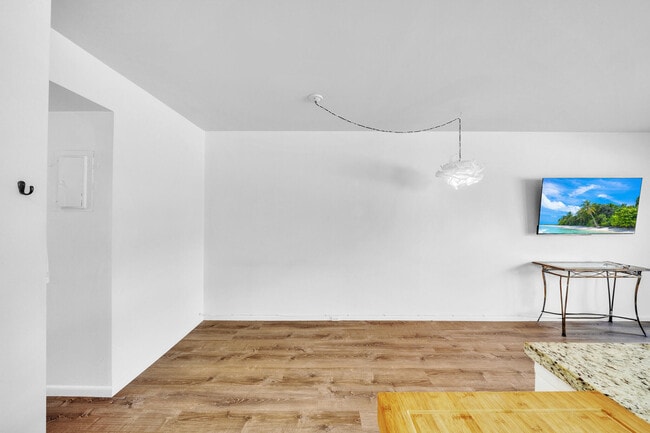 Building Photo - 127 Westbury E