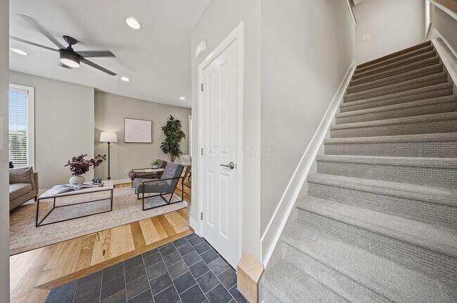 Building Photo - 567 Lathrop St