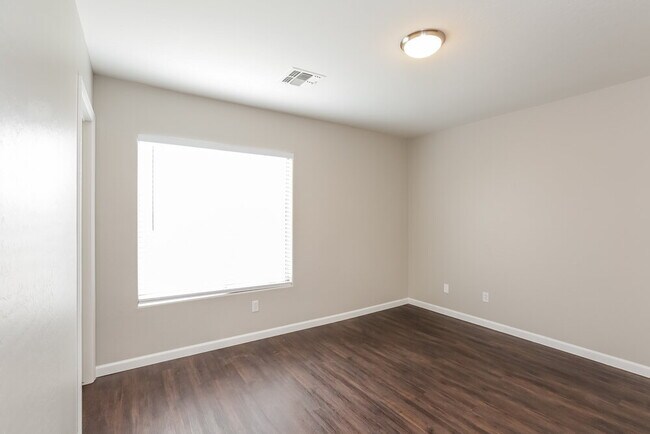 Building Photo - 918 S 118th Ln