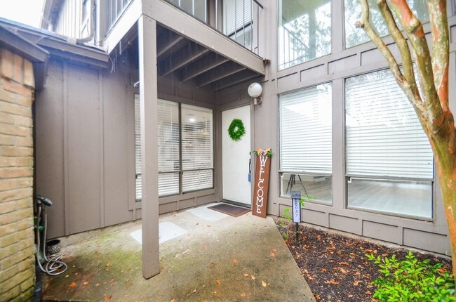 Building Photo - 18037 Bal Harbour Dr