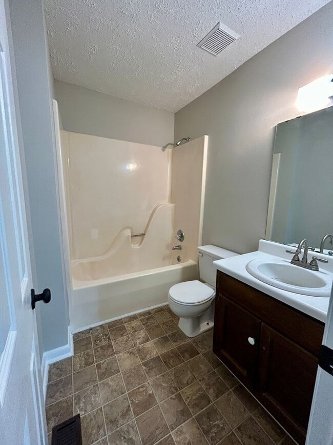 Building Photo - 1 Robin Ct