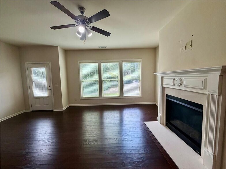 Building Photo - 4615 Woodbine Way