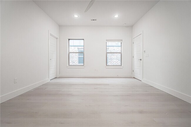 Building Photo - 2661 SW Livingston Square
